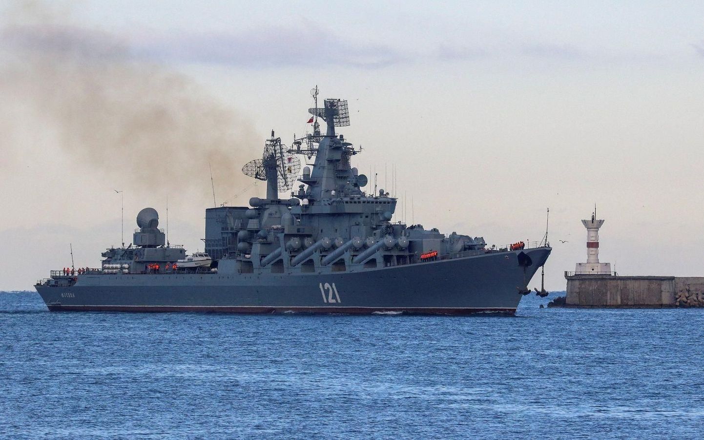 Крейсер «Москва» был флагманом Черноморского флота России. Пока не утонул после удара украинскими ракетами «Нептун».