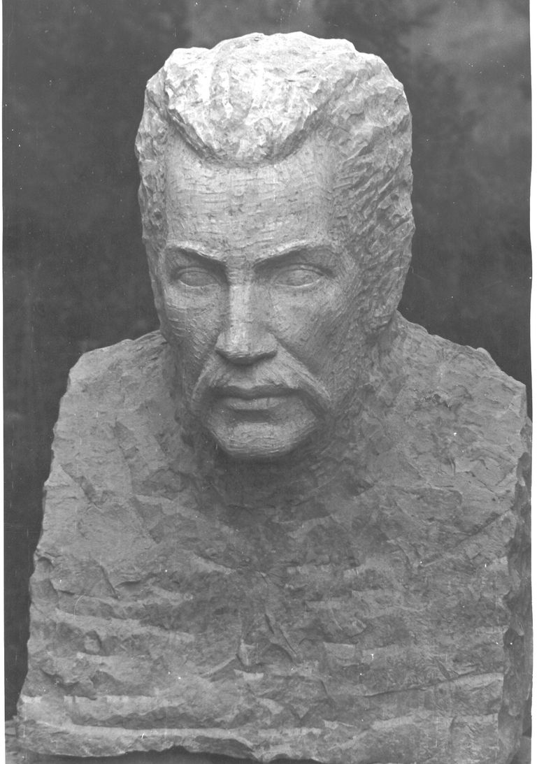Juhan Liivi skulptuur