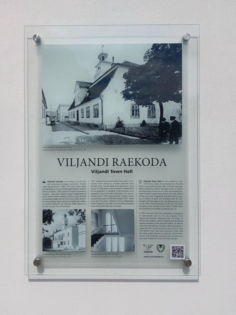 Uued infotahvlid on paigaldatud lisaks raekoja hoonele veel Viljandi muuseumi majale, Laidoneri plats 5 hoonele ja Park Hotell Viljandi seinale.