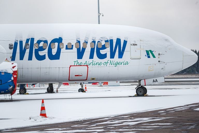 See lennuk kannab Nigeeria lennufirma Med-View värve. Mis saab õhusõidukist edasi, on ebaselge, sest 2022. aasta novembris kaotas Med-View Nigeeria ametiasutuste kinnitusel loa lennutegevust harrastada. Wikipedia andmeil oli Med-View ka ainus Nigeeria lennukompanii, mis oli lisatud Euroopa Liidu õhuruumis keelatud lennufirmade pikka nimekirja. 