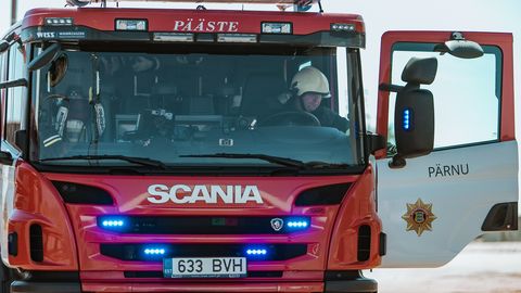 Pärnus põles öösel sõiduauto