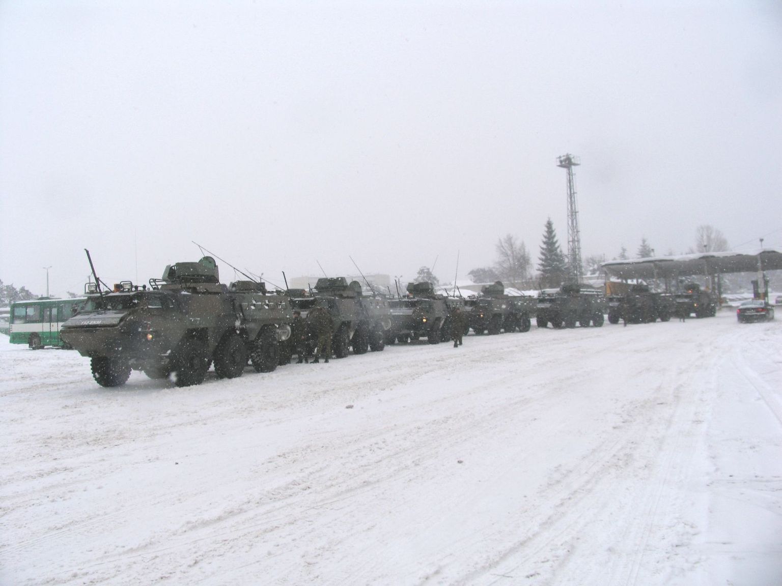 Военная техника в автобусном объединении.