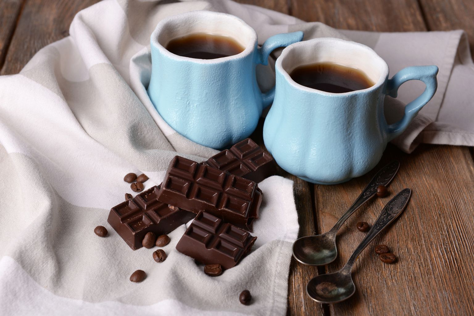 Kohvi kõrvale joomine muudab šokolaadi veelgi magusamaks!