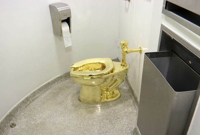 Maurizio Cattelani kuldne WC-pott «America»