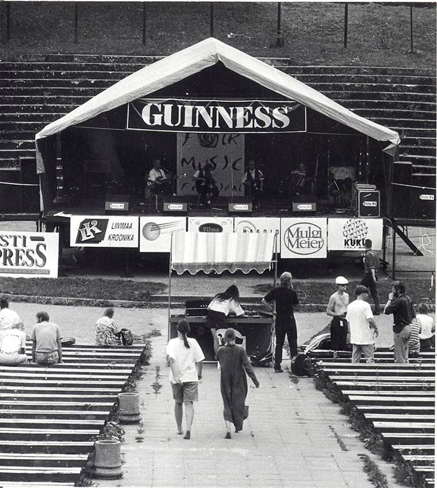 Aasta on 1994. Viljandi folk alles kogub jõudu. Aga Guinness on tasuta.