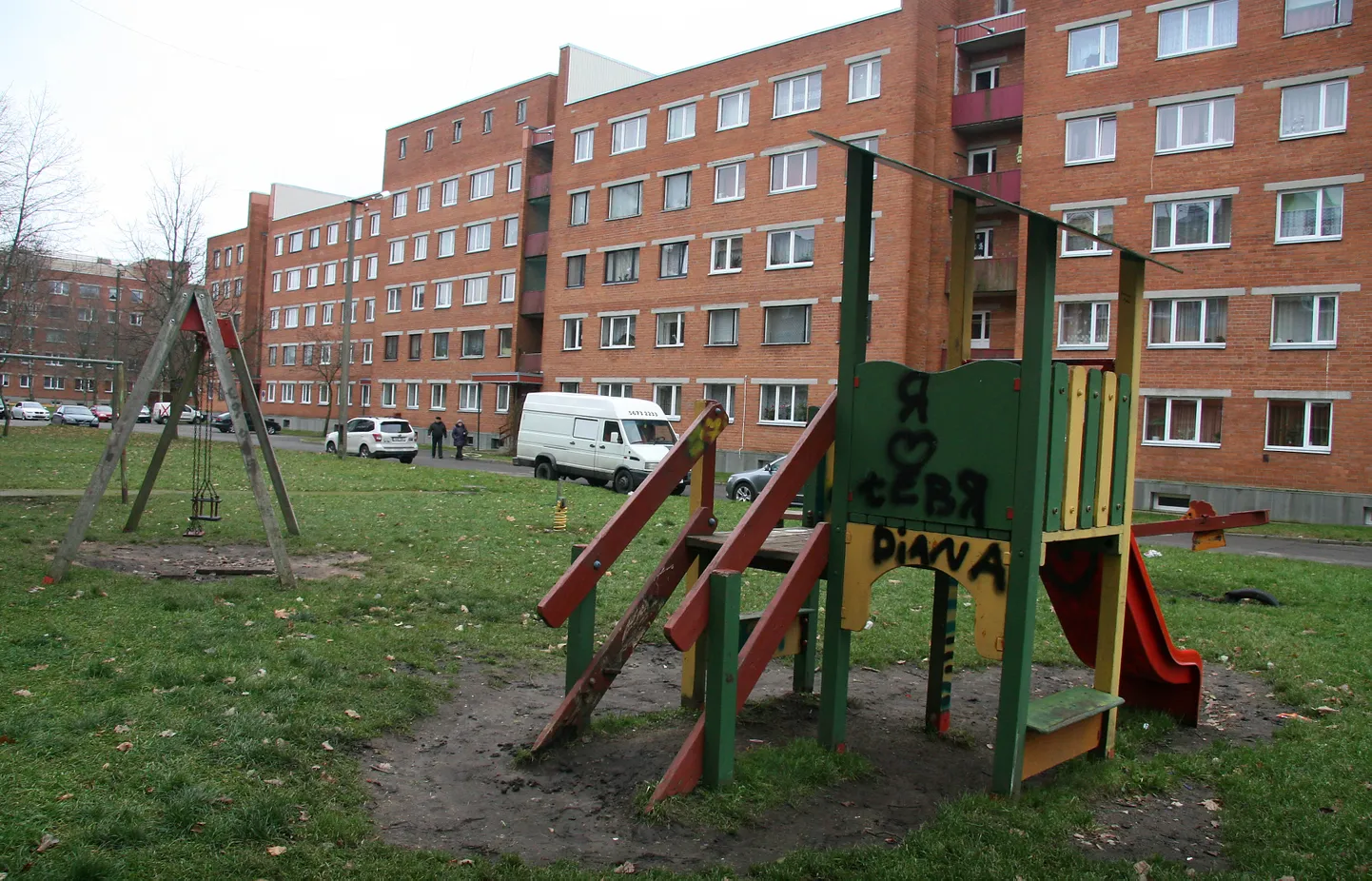 Korterelamu Kohtla-Järve Lõuna mikrorajoonis Outokumpu tänaval. PEETER LILLEVÄLI
