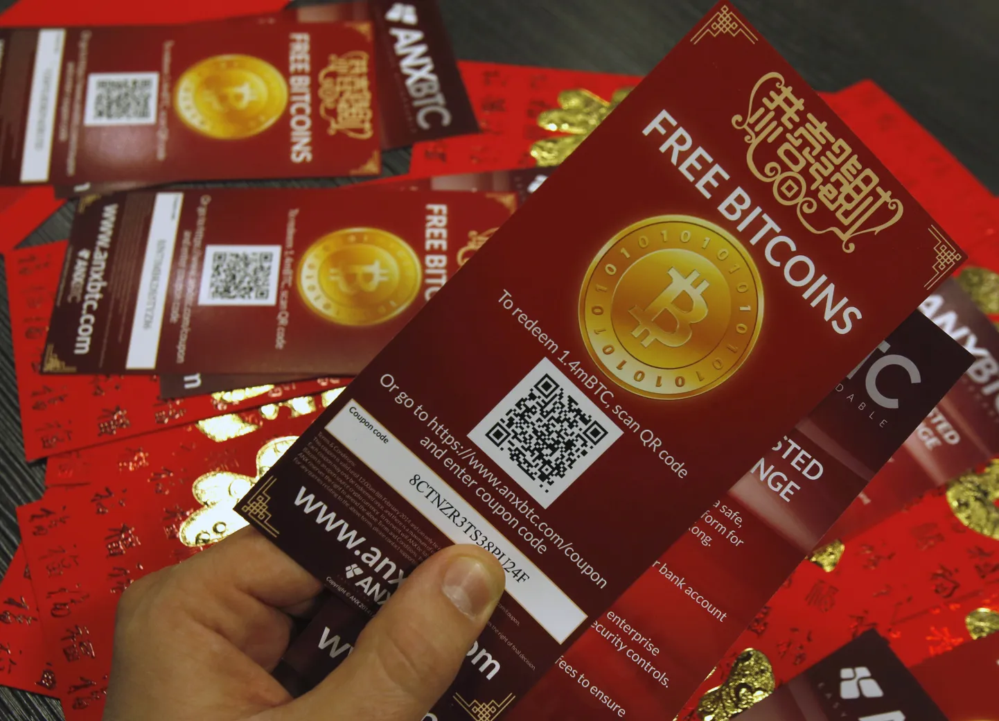 2014. aasta Hiina uusaasta ajal jagati Hongkongis umbes 50 000 bitcoin'i vautšerit, mille väärtus oli 9 HK dollarit (1,15 USA dollarit), et edendada digivaluuta kasutamist. Täna maksab üks bitcoin 94 959 dollarit, 50 bitcoin'i aga 3,8 miljardit dollarit.