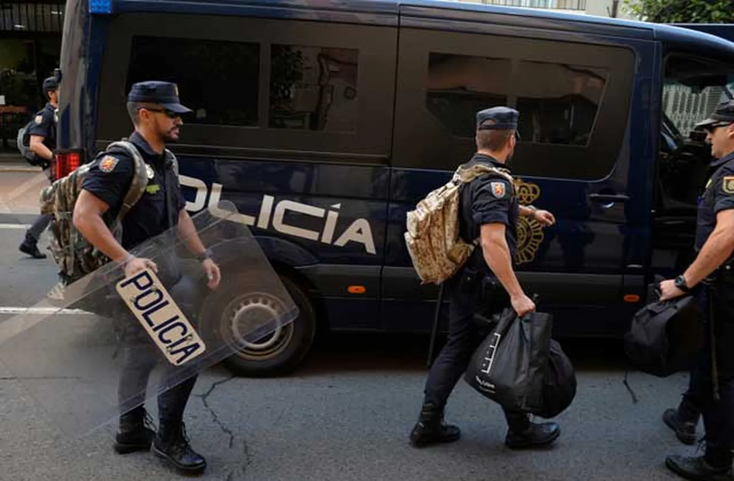 Испанская национальная полиция в Барселоне