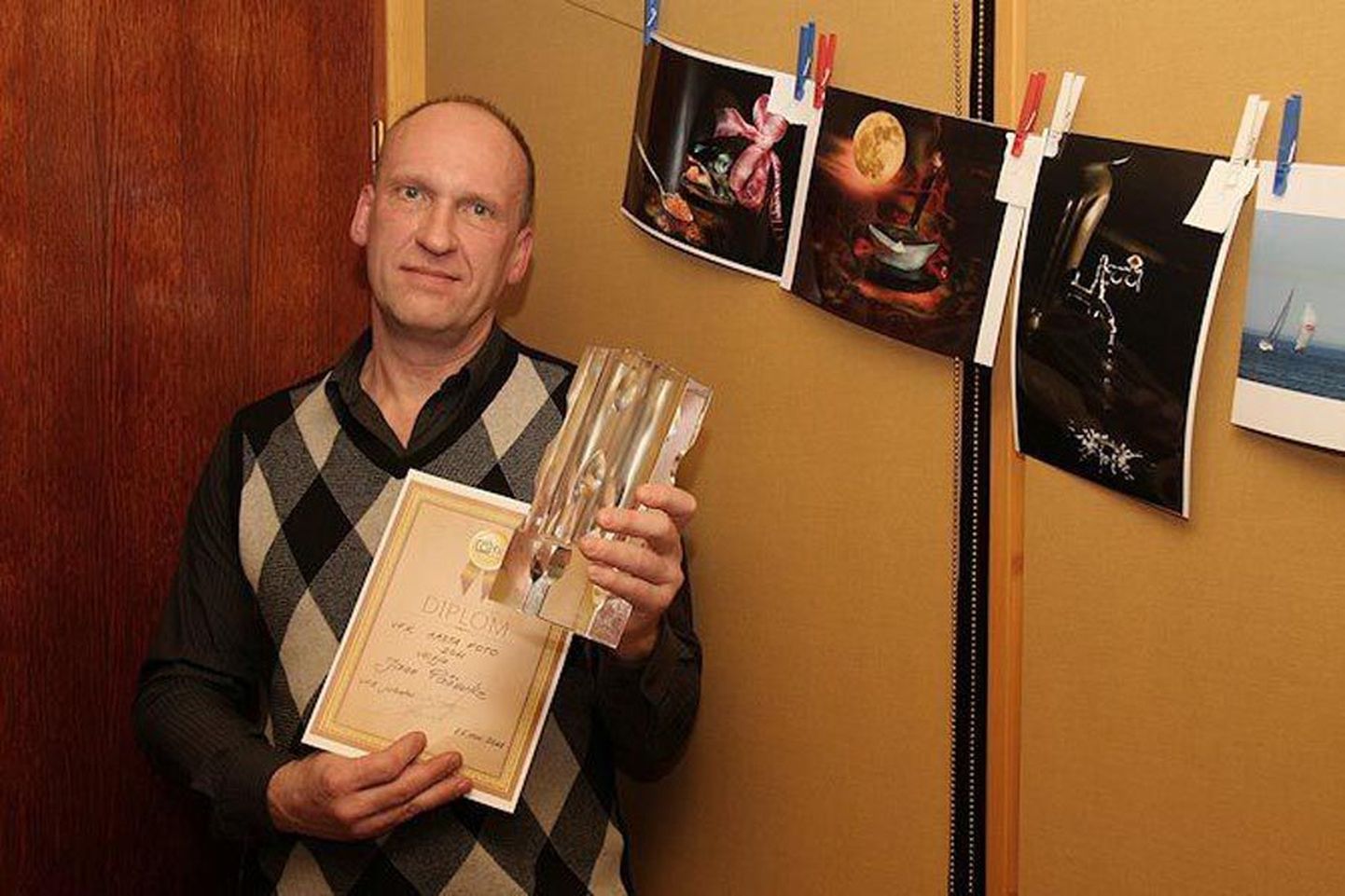 Fotograaf Jaan Pääsuke pälvis klubikaaslastelt tehtud töö eest tunnustuse ja auhinna.