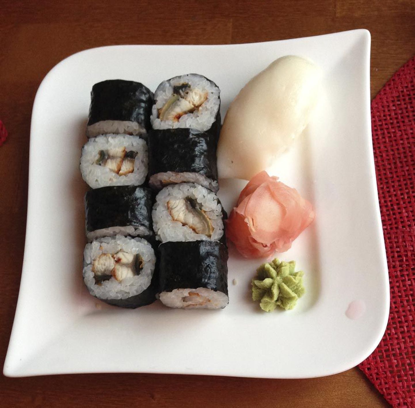 Viljandi esimese suširestorani Sushi City rikkalikus menüüs leidub isuäratavaid üheampsuroogi ka taimetoitlastele ja lastele.