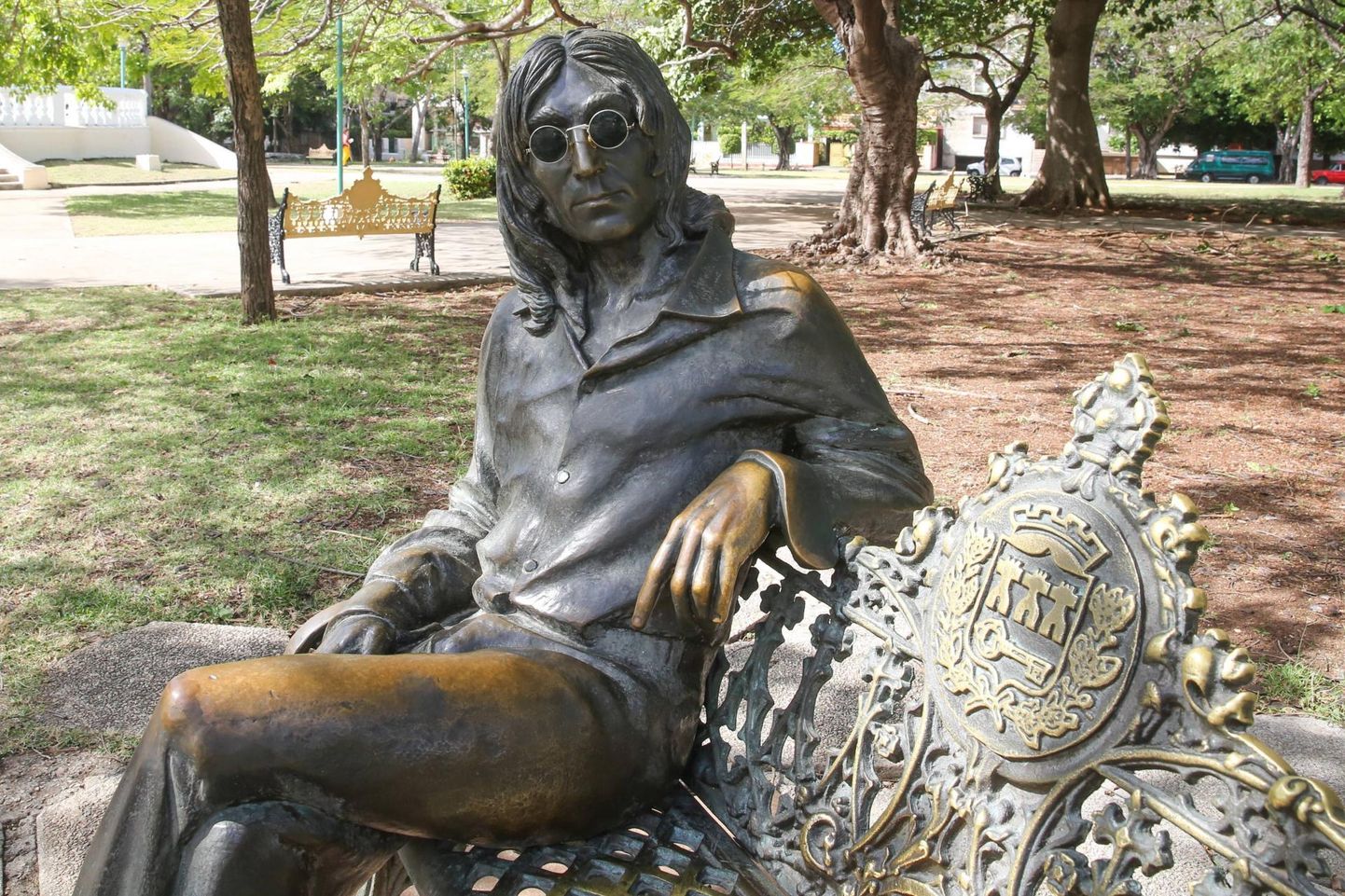 John Lennoni kuju Havannas.