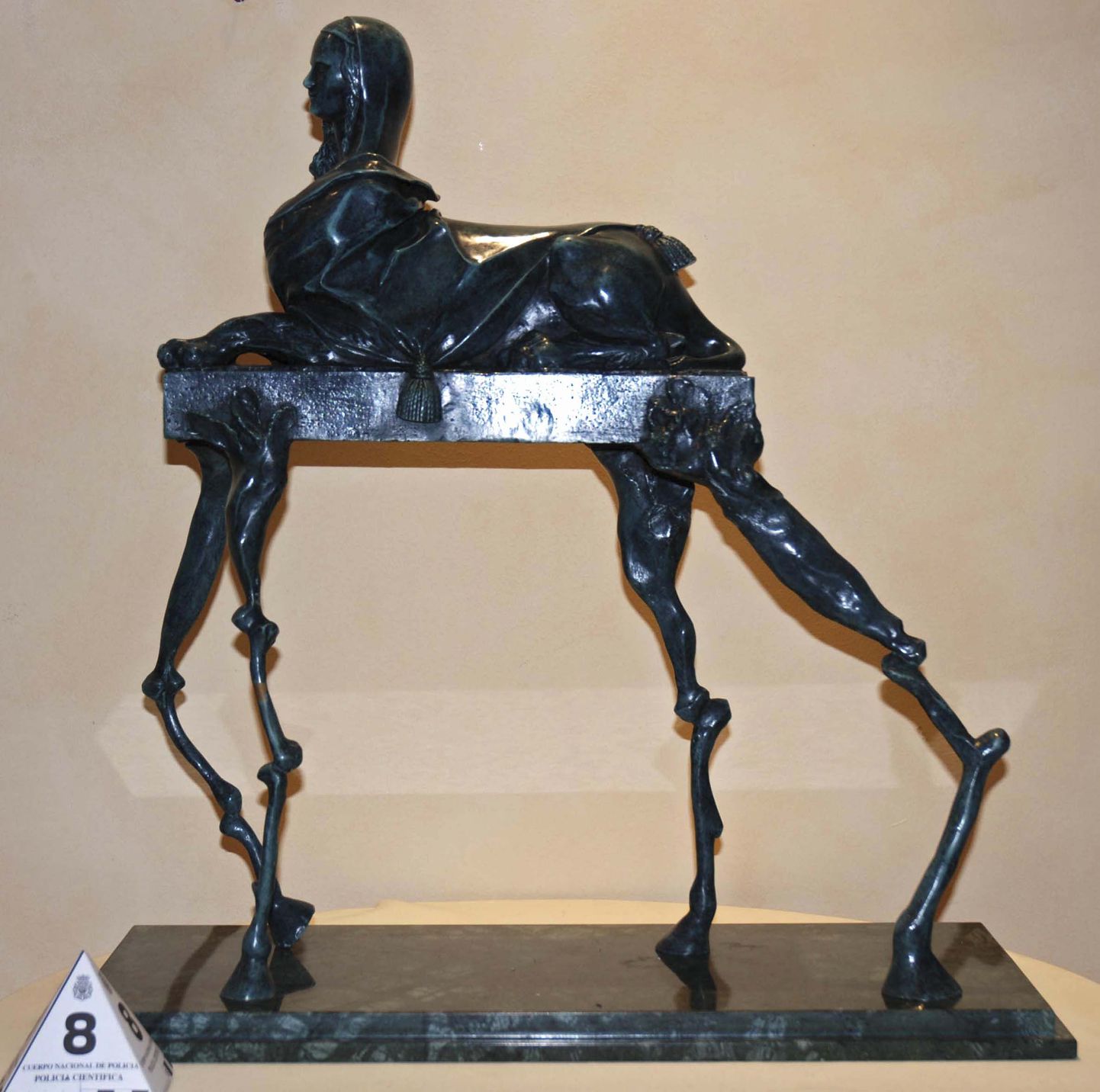 Hispaania politsei poolt konfiskeeritud skulptuur, mille autoriks on väidetavalt  Salvador Dali
