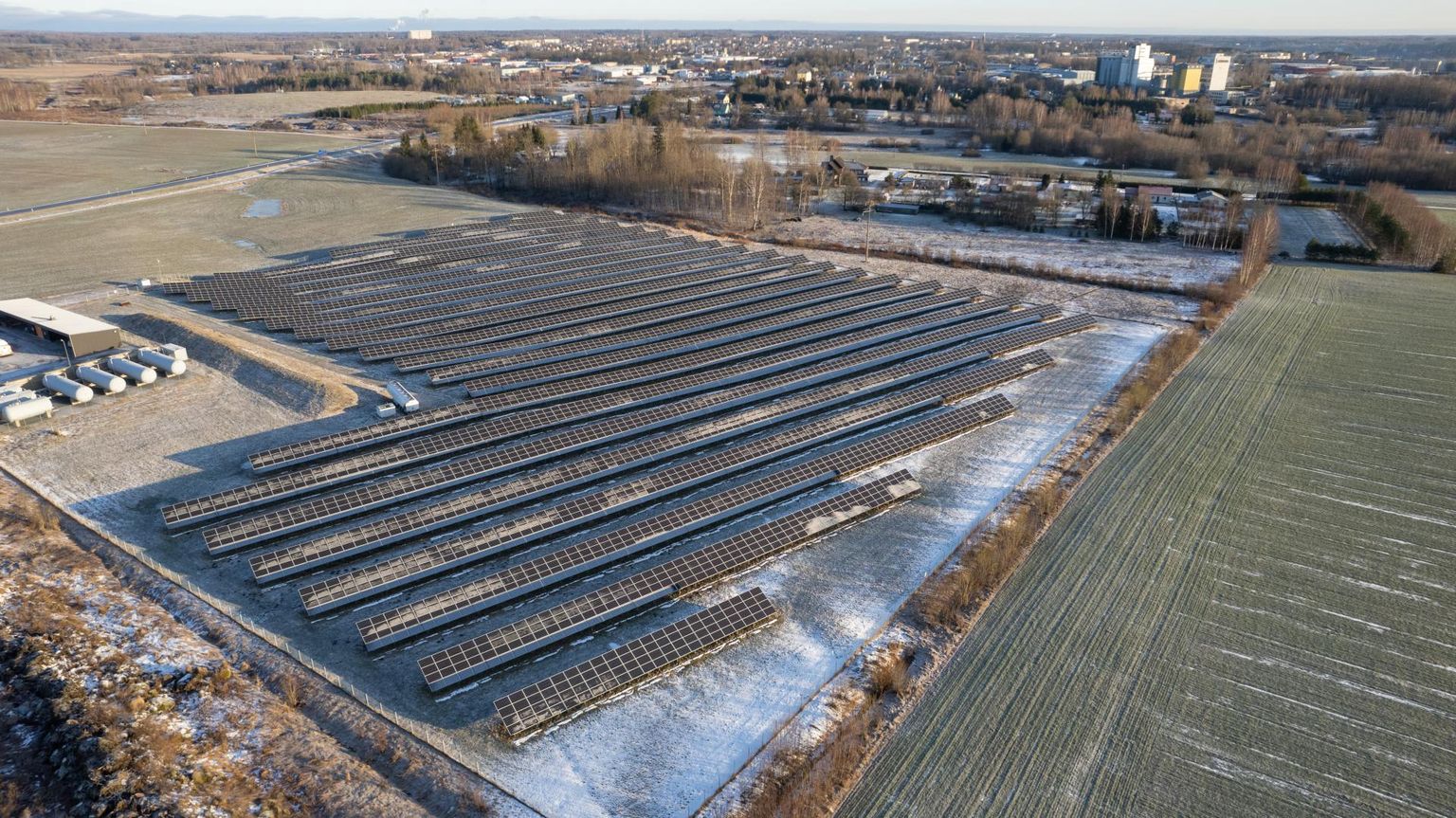 2024. aasta lõpuks peaks Mark Orava ja tema abikaasa ettevõtetel olema kokku 144-megavatise paneelivõimsusega päikeseelektrijaamu, mis katavad umbes 400 hektarit maad.