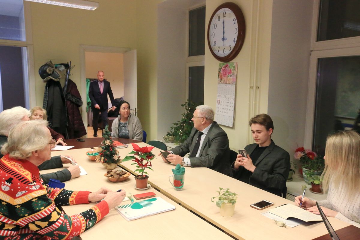 Kell kukub. Keskerakonna Tartu piirkonna juhatus kogunes arutama abilinnapea Monica Ranna ametist lahkumisega seonduvat. 06.01.2020.