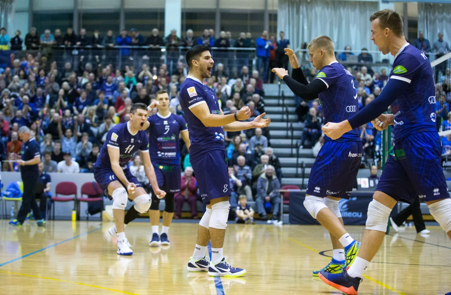 Saarlased on sponsoritelt saanud esialgu rahalise kindluse kolmeks hooajaks, ent kodumängude publikuhuvi hinnates võib eeldada, et koostöö saab olema pikem.
