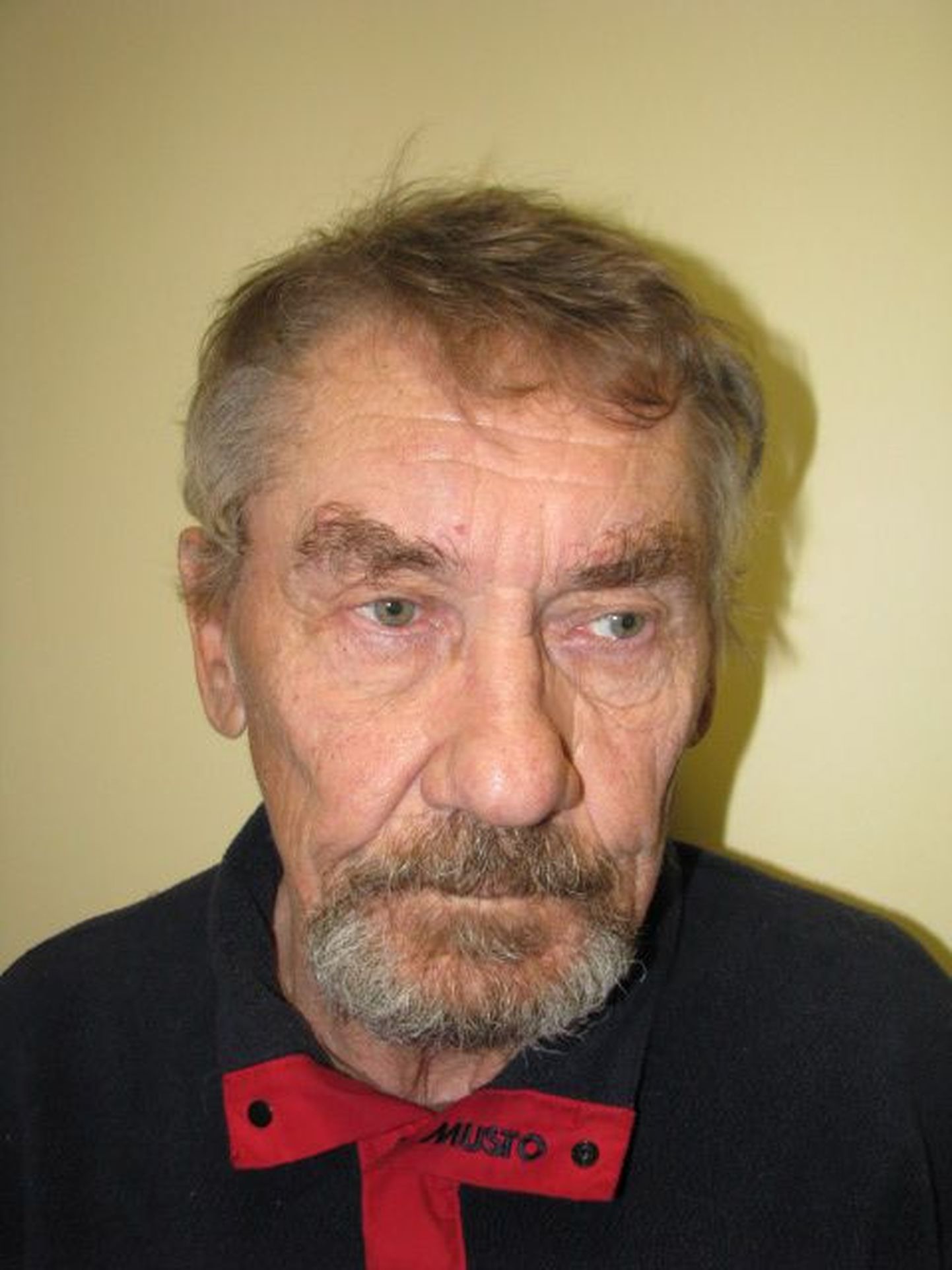 Lääne prefektuuri kriminaalbüroo pidas 26. aprillil kinni 72-aastase Vladimiri, keda kahtlustatakse seksuaalkuritegudes lapseealiste suhtes.