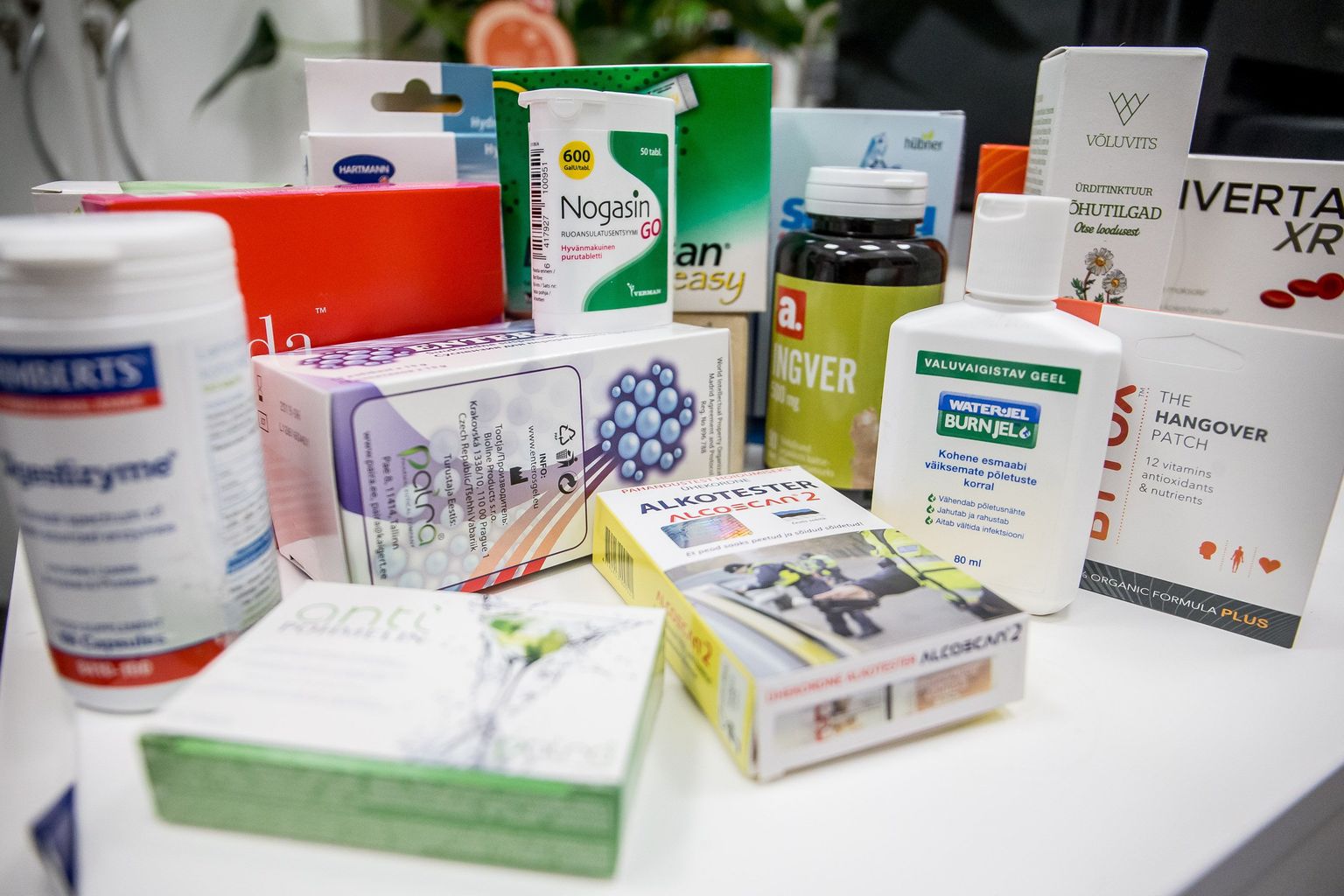 Лекарства и препараты, который могли бы быть в домашней аптечке.