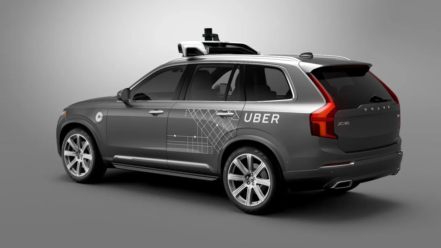 Uberi logodega Volvo isesõitev XC90.
