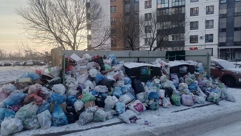 ФОТО ⟩ Из-за длинных праздничных выходных в Пскове образовались горы мусора