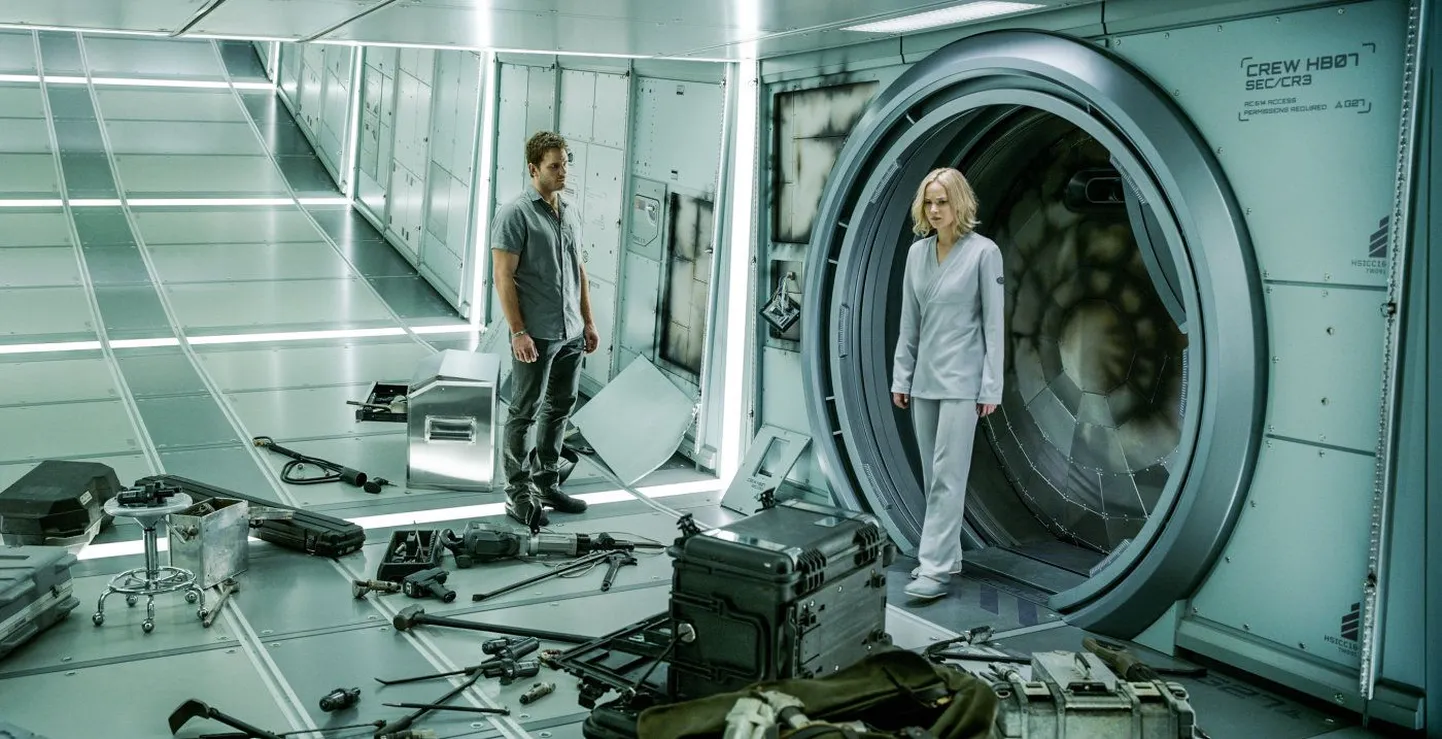 "Kallis, me peame selle enne ära koristama, kui meeskond 90 aasta pärast ärkab ja pahandama hakkab!" Chris Pratt ja Jennifer Lawrence filmis "Reisjad"
