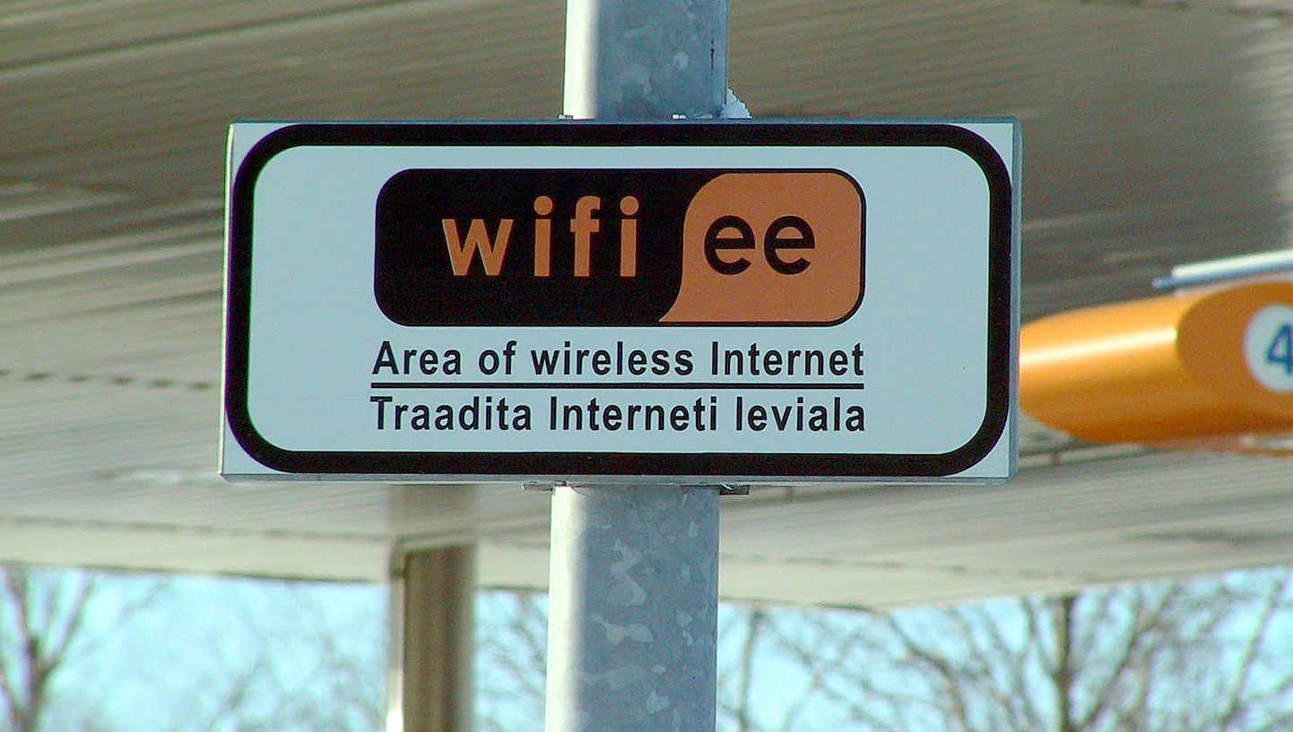 Зоны беспроводного интернета есть во многих заведениях обслуживания, однако доступ к ним нередко защищен паролем. Самоуправления при поддержке Европейского союза могут обустроить зоны бесплатного Wi-Fi там, где считают это наиболее необходимым.