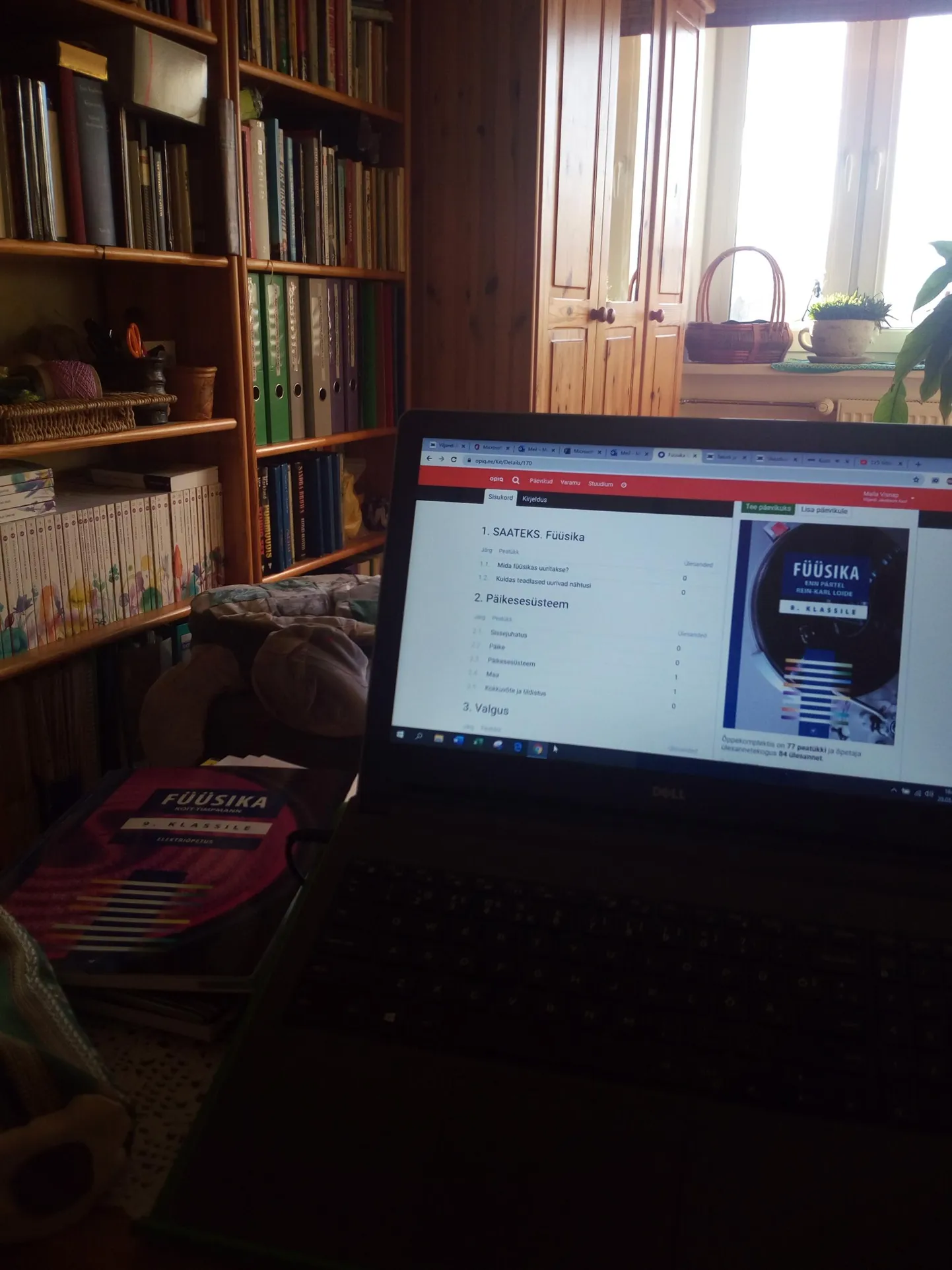 Õpetaja on, aga teda, keda õpetada, ei ole. Distantsõppel on mureks õpilased, kes osalevad õppes vähe ja valikuliselt.