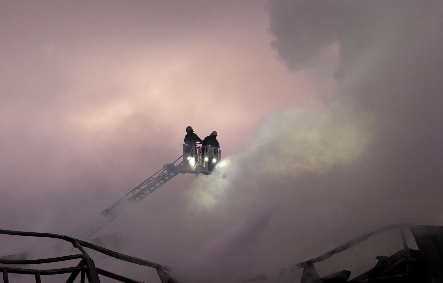 Тушение пожара в Вецмилгрависе