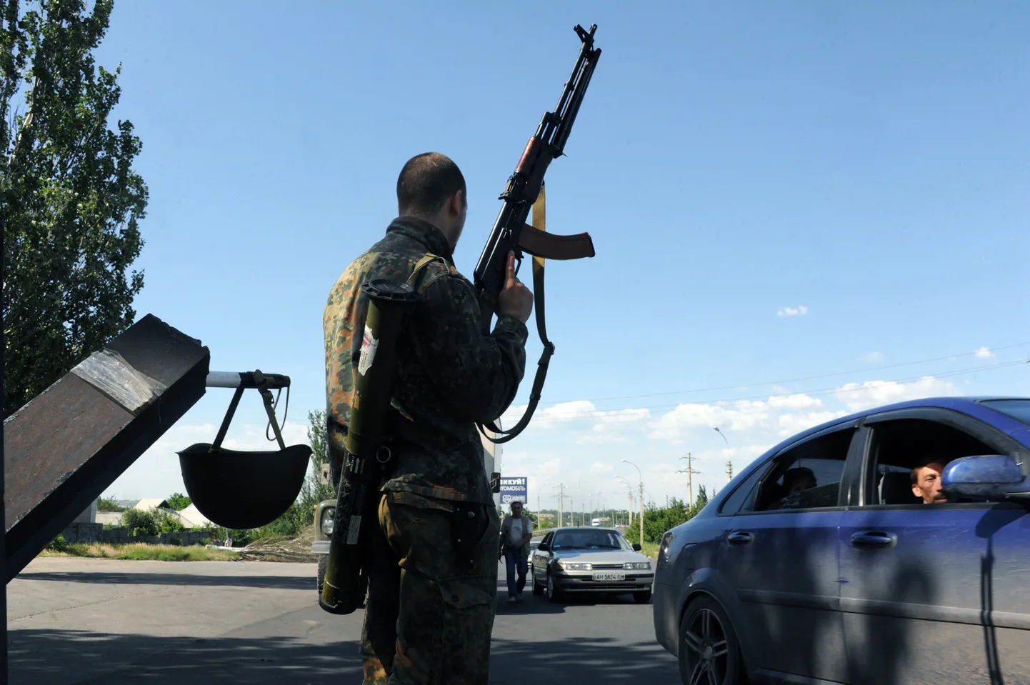 Separatist Ida-Ukraina kontrollpunktis.