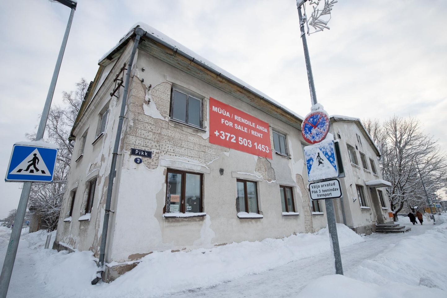 Majas aadressil Pikk 3 üürib praegu postkontori ruume Omniva.