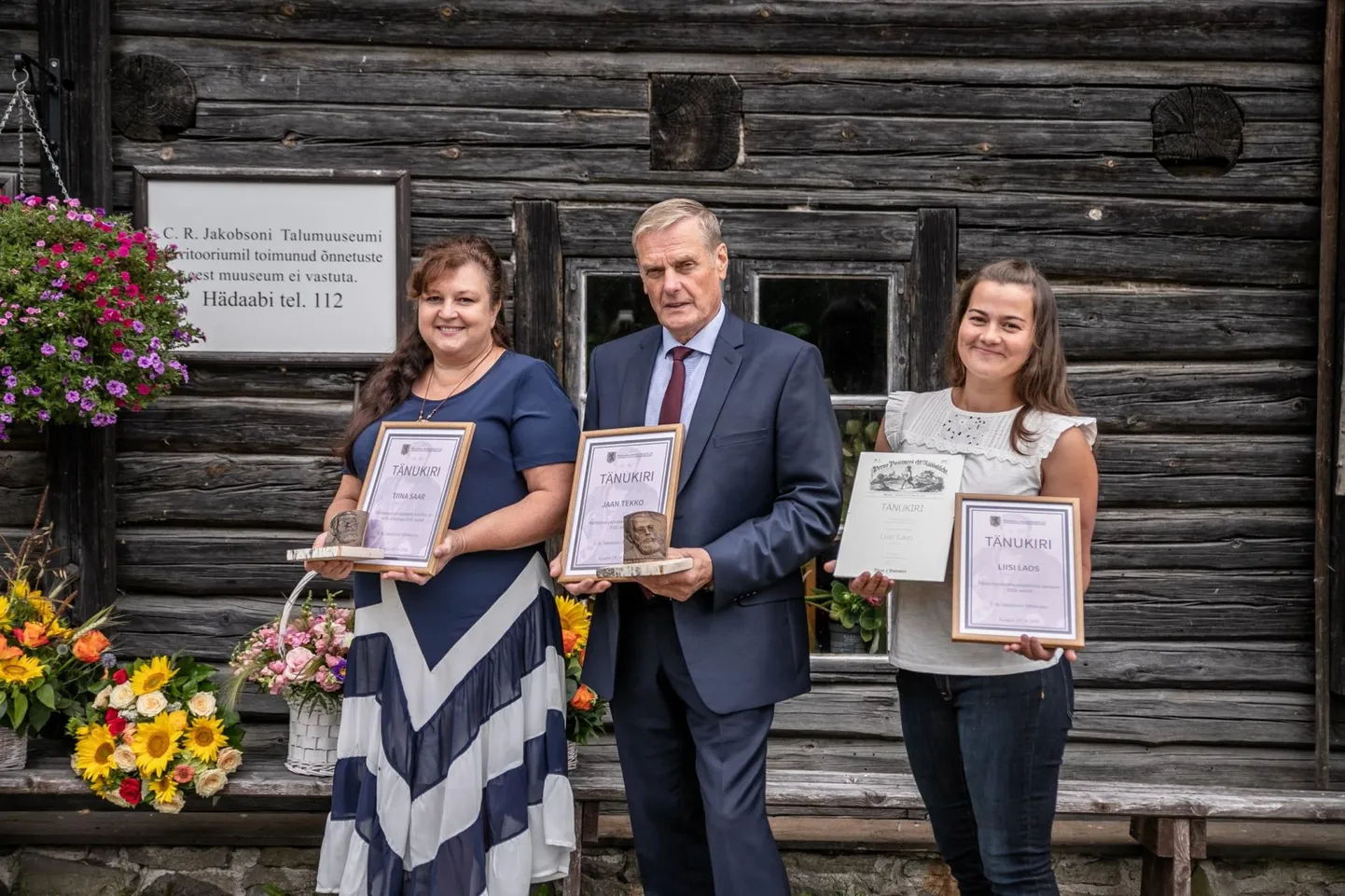 Jakobsoni preemia laureaadid 2020. aastal: Tiina Saar (vasakul), Jaan Tekko ja Liisi Laos.