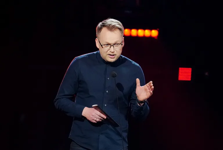 Kinorežisors Juris Kursietis piedalās Latvijas mūzikas ierakstu gada balvas "Zelta mikrofons" apbalvošanas ceremonijā izstāžu centrā "Atta Centre" 2024. gada 9. martā.