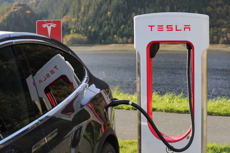 Laadimisvõrk küll laieneb kiiresti, kuid isegi väheste elektriauto kasutajate jaoks on see veel hõre ja kohati halvasti toimiv.
