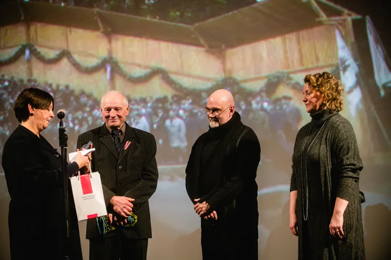 Latvijas Nacionālā kultūras centra direktore Signe Pujāte (no kreisās), scenārija autors Dainis Īvāns, režisors Māris Martinsons un producente Linda Krūkle.