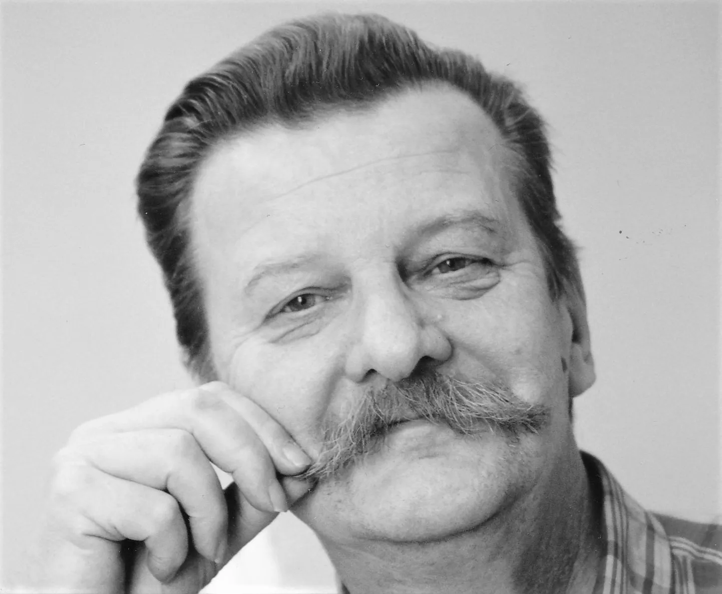 Ivar Kostabi keerutas mõnikord vuntsi.