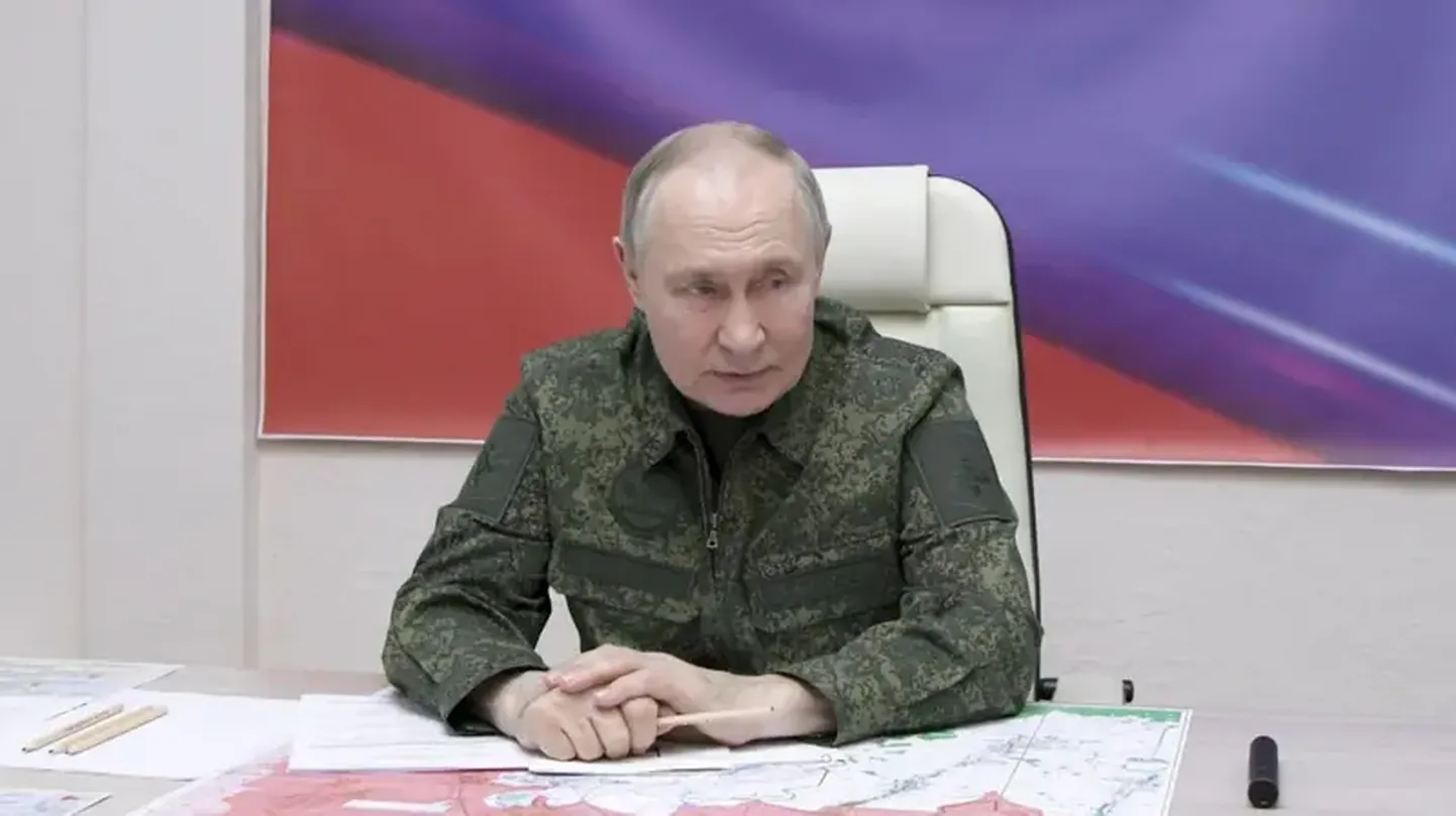 Накануне Путин посетил Курскую область - впервые с начала вторжения ВСУ - и заслушал отчет начальника Генштаба.