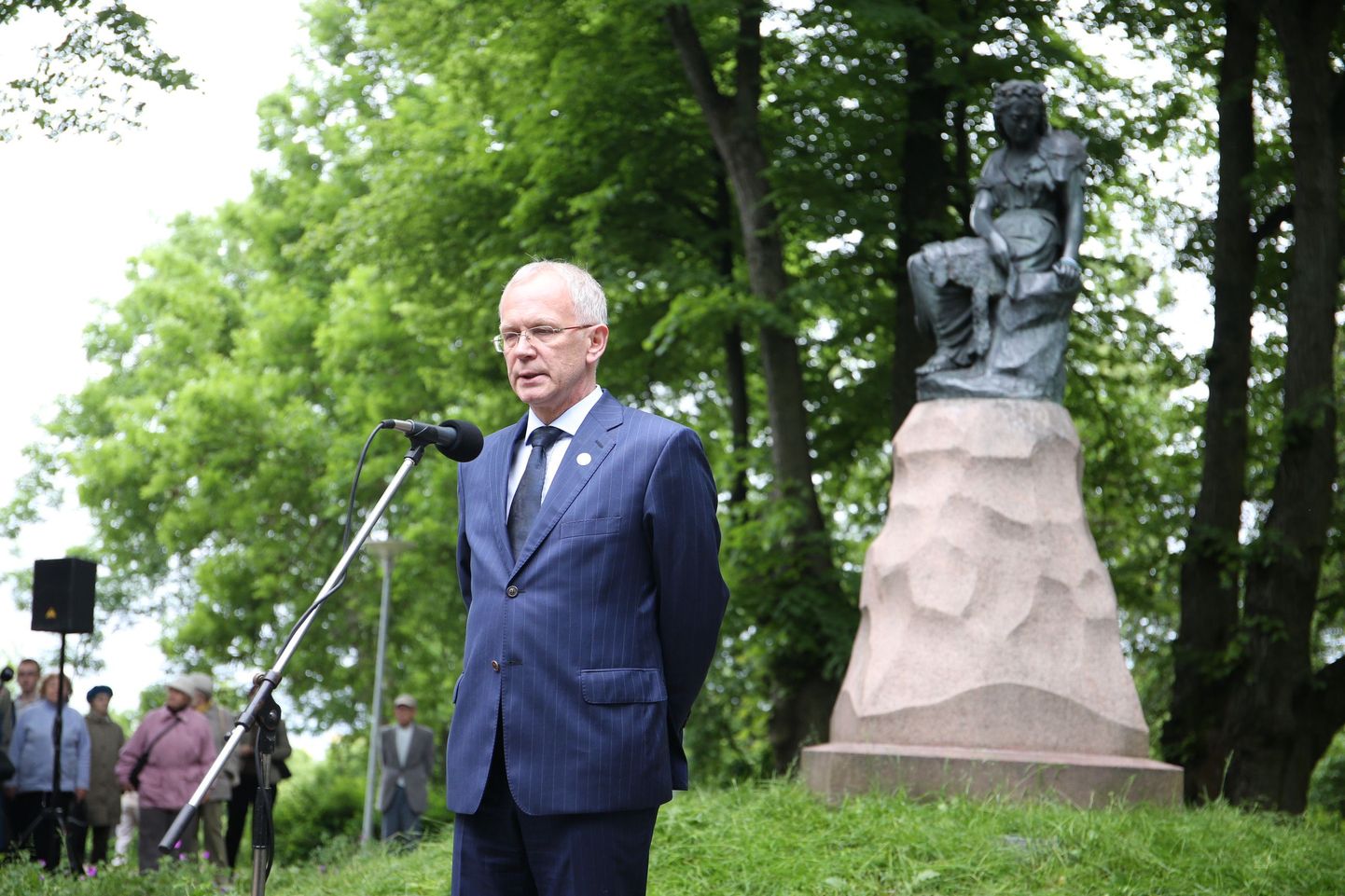 Juuniküüditamise 73. aastapäeva mälestustseremoonia Tallinnas Lindamäe pargis.