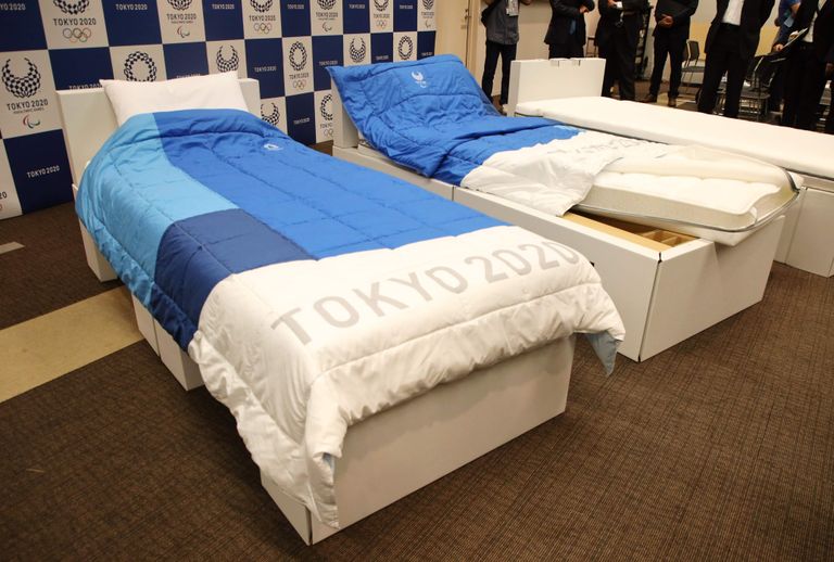 Tokyo olümpiaküla voodid on tethud papist.