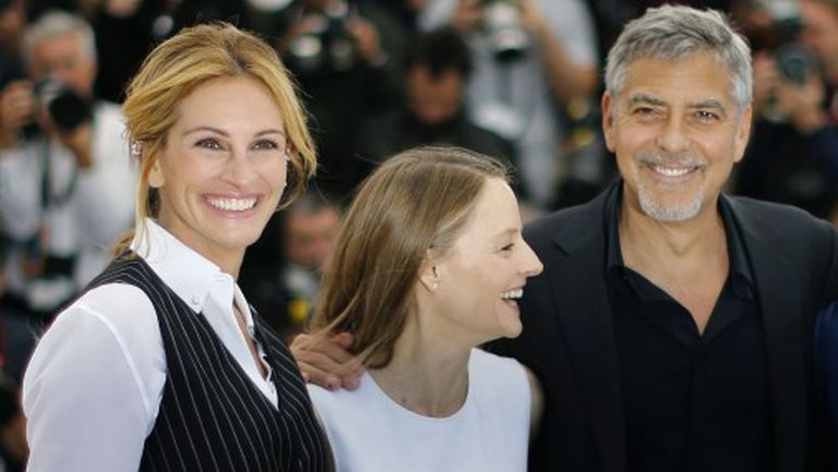 Režisore Džodija Fostere (Jodie Foster) (centra) kopā ar aktieriem Džūliju Robertsu (Julia Roberts) un Džordžu Klūniju (George Clooney) Fosteres kinolentes «Money Monster» («Naudas monstrs») pirmizrādē Kannās 