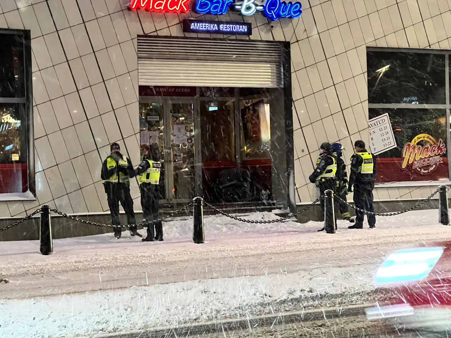 Ресторан Mack Bar-B-Que получил бомбовое предупреждение