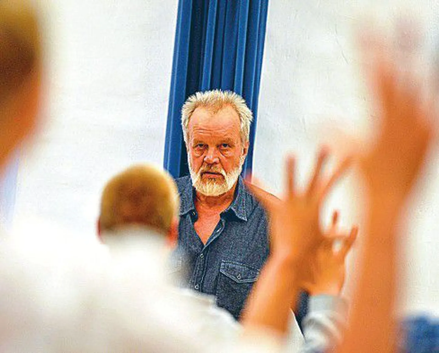 Eesti muusika- ja teatriakadeemia lavakooli kõnetehnika õpetaja professor Tõnu Tepandi andis kolmanda kursuse tudengitele kolmapäeva õhtul uue õppeaasta esimese tunni.