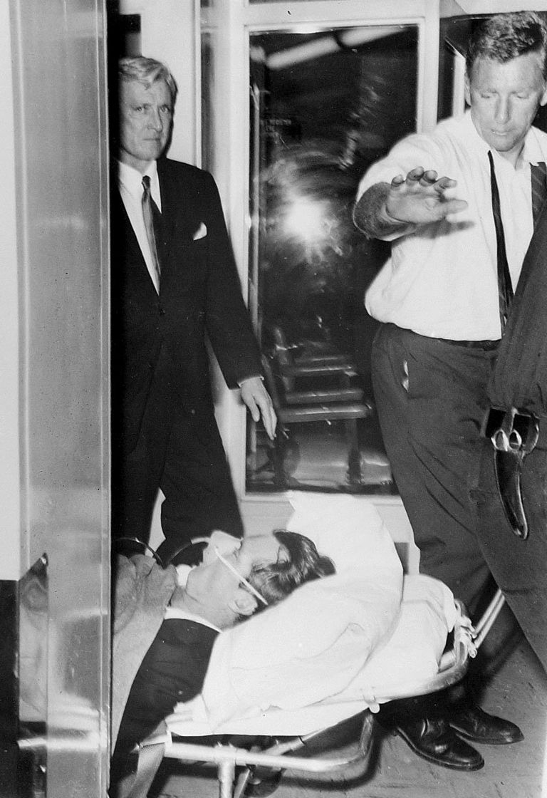 Robert Kennedy 5. juunil 1968 pärast tulistamist