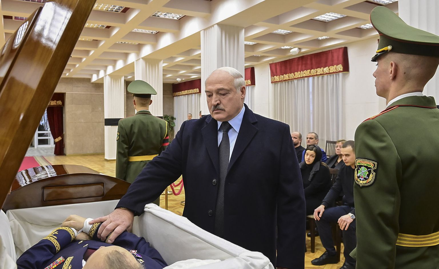Белорусский диктатор Александр Лукашенко на похоронах министра иностранных дел Владимира Макея