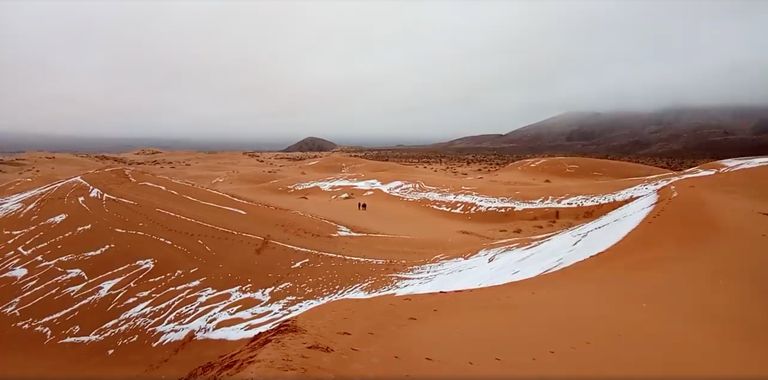 Alžeerias Sahara kõrbes Ain Sefras sadas lund