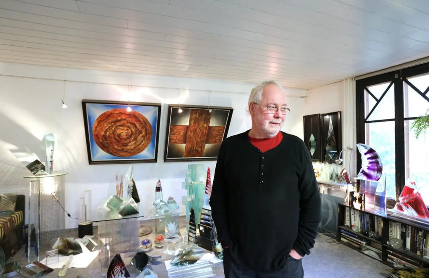 Klaasikunstnik Ivo Lille töid näeb kunstihoone galeriis 10. novembrini.