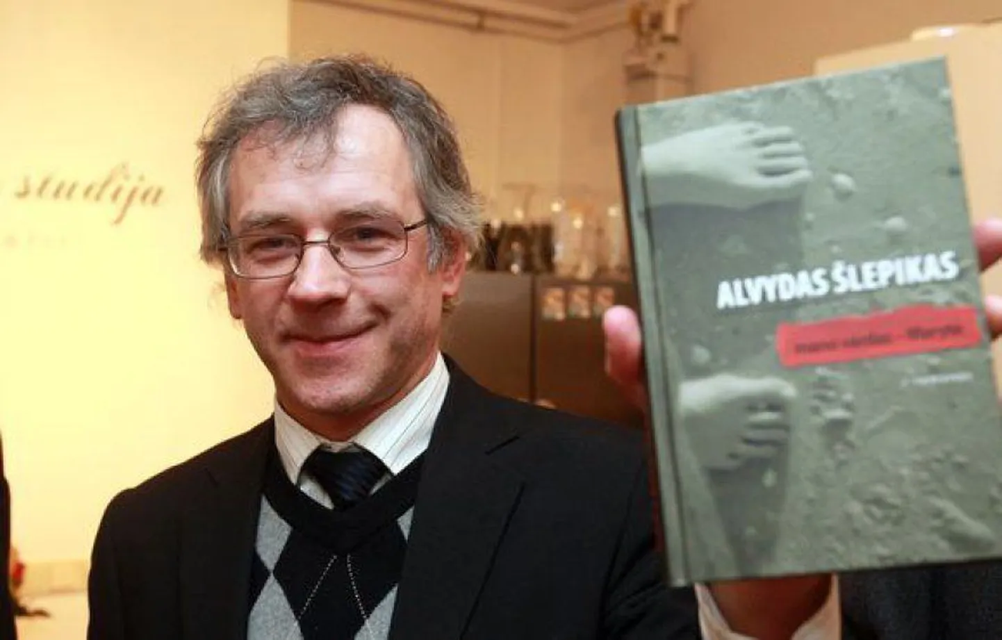 Alvydas Šlepikas näitab oma romaani «Mano vardas – Marytė»