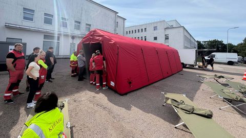GALERII ⟩ Kuressaares harjutati välihaigla püstitamist