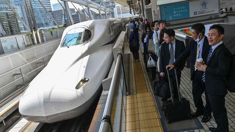 MAOD KIIRRONGIS ⟩ Siug tekitas ülimat täpsust hindavas Jaapanis enneolematu raudteeseisaku