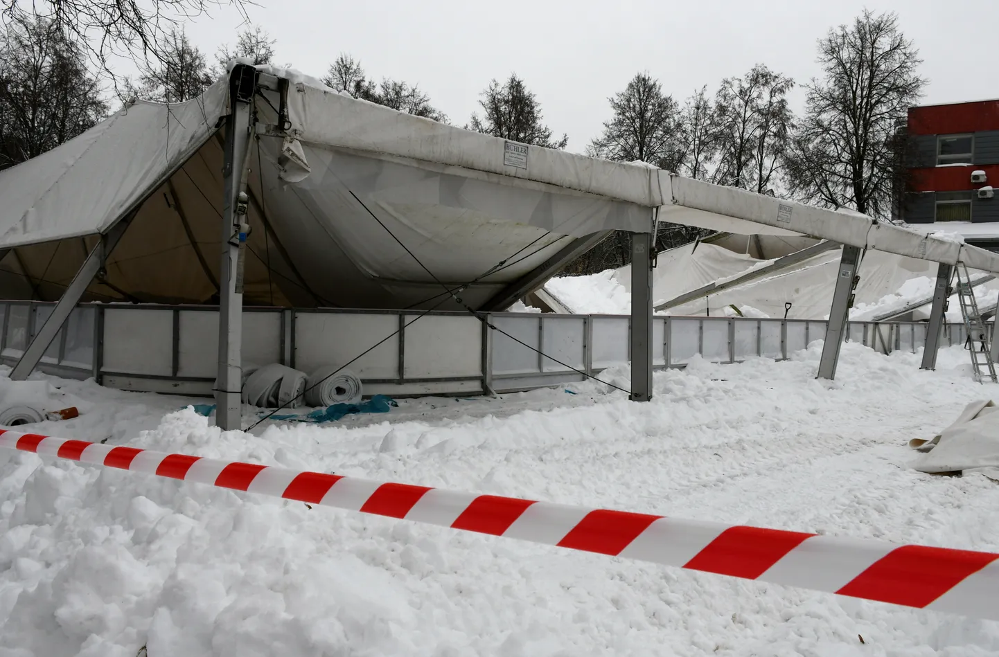 Daugavpilsi uisuvälja katus kukkus sisse.