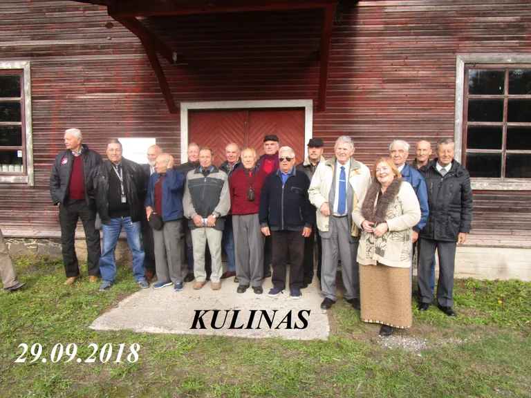 Kulina veski ees koos giidiga.