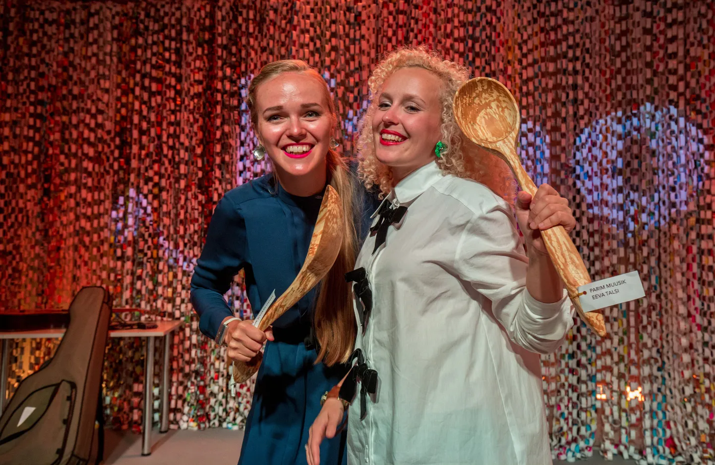 Etnokulbi eelmisi laureaate: Eva Talsi ku Kadri Voorand.